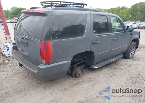 2010 Cadillac Escalade Luxury из США, поврежденный, VIN 1GYUKBEF1AR158861